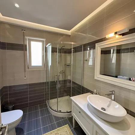 Limani Deluxe *