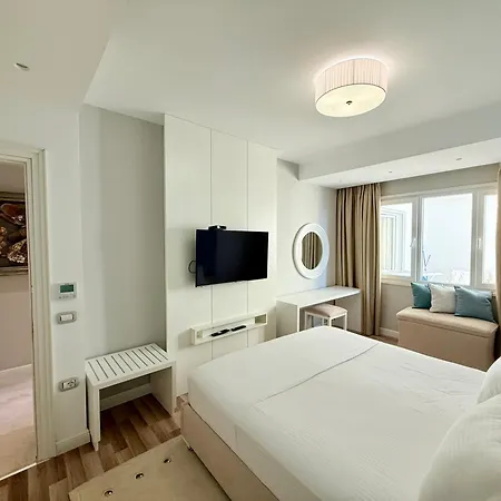 Limani Deluxe * Sarandë